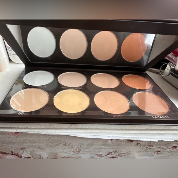 KAB Cosmetics Contour Palette Volume 1 - Picture 2 of 5